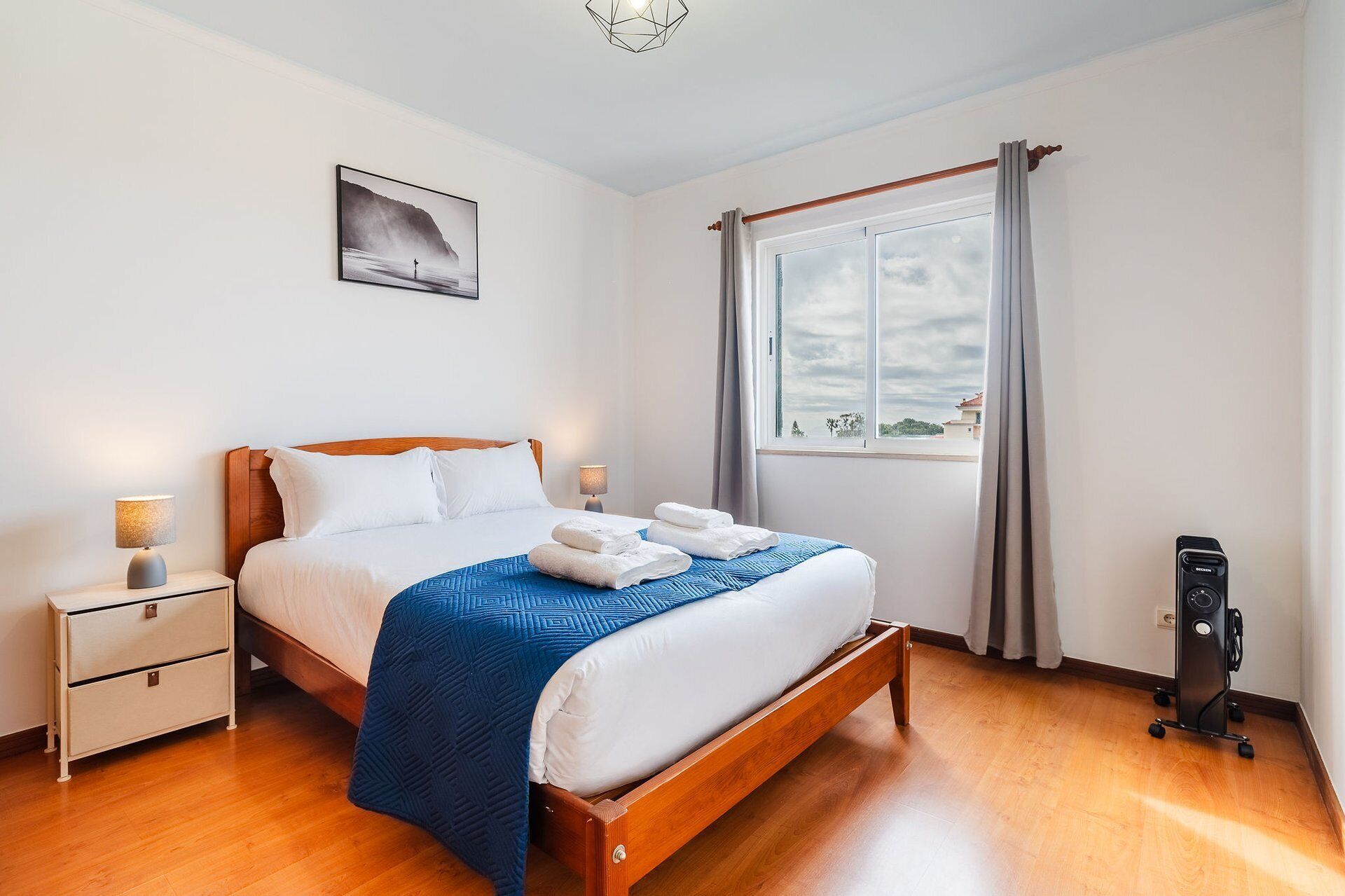 Iron/ironing board, internet, bed sheets