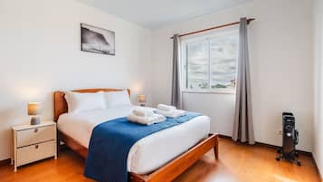 Iron/ironing board, internet, bed sheets