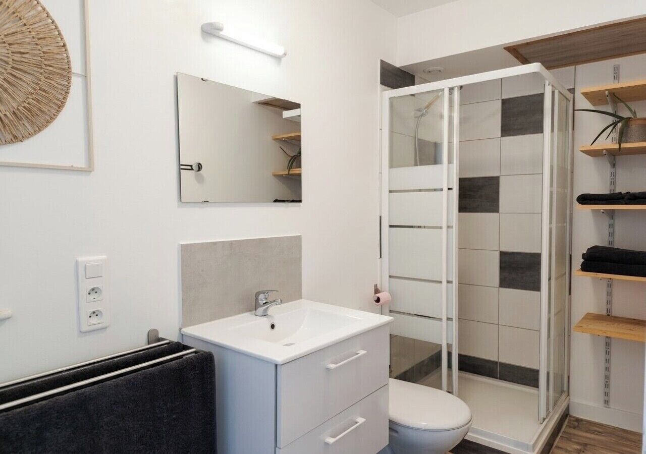 Shower, hair dryer, towels, toilet paper