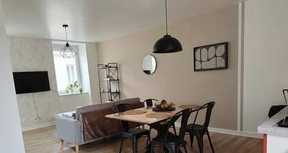 Elegant new apartment just a stone's throw from the market