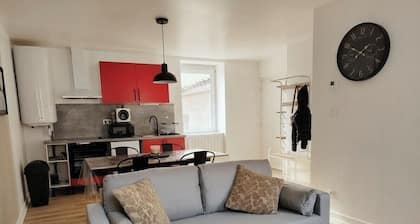Elegant new apartment just a stone's throw from the market