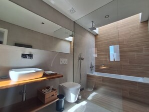 Bathroom - Vrbo Property (Aldeia de Juso)