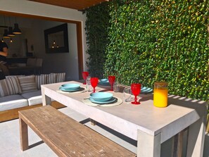 Outdoor dining - Vrbo Property (Aldeia de Juso)