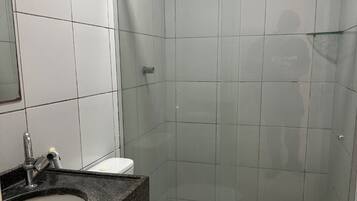 Habitación doble Confort, para no fumadores, refrigerador | Baño
