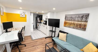 Private 1 BR Suite near U of W