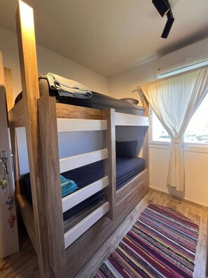 Desk, WiFi, bed sheets