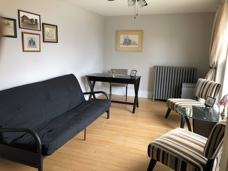 Large Clean Comfortable Centrally Located 1 Bedroom Apt - Chatham-Kent
