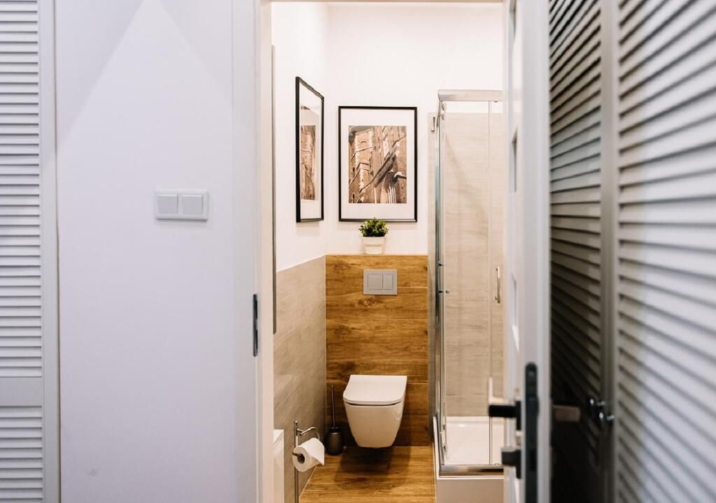 Classic Studio Suite, Balcony, Courtyard View | Bathroom