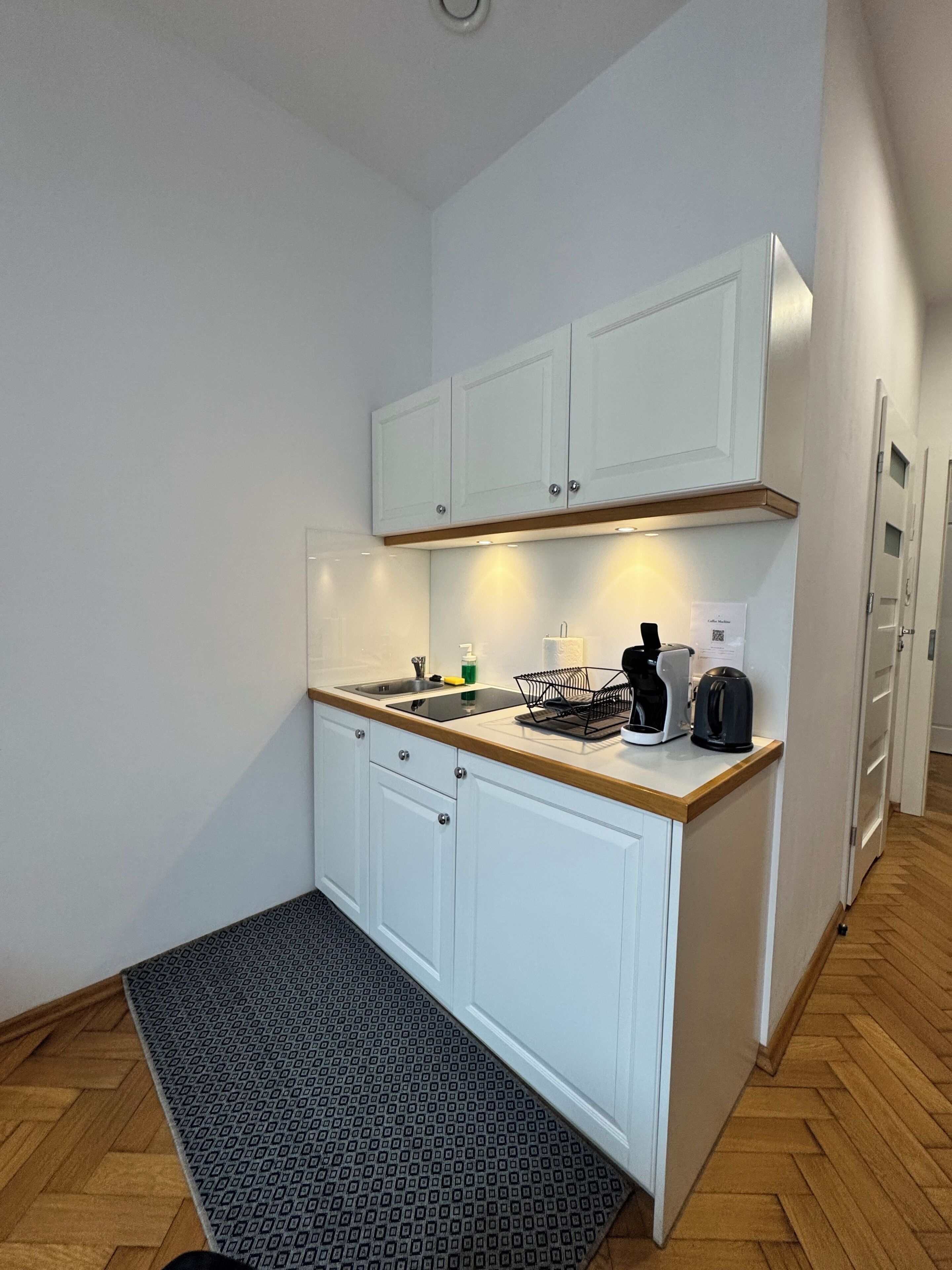 Classic Studio Suite, Courtyard View | Private kitchenette | Stovetop, espresso maker, coffee/tea maker, electric kettle
