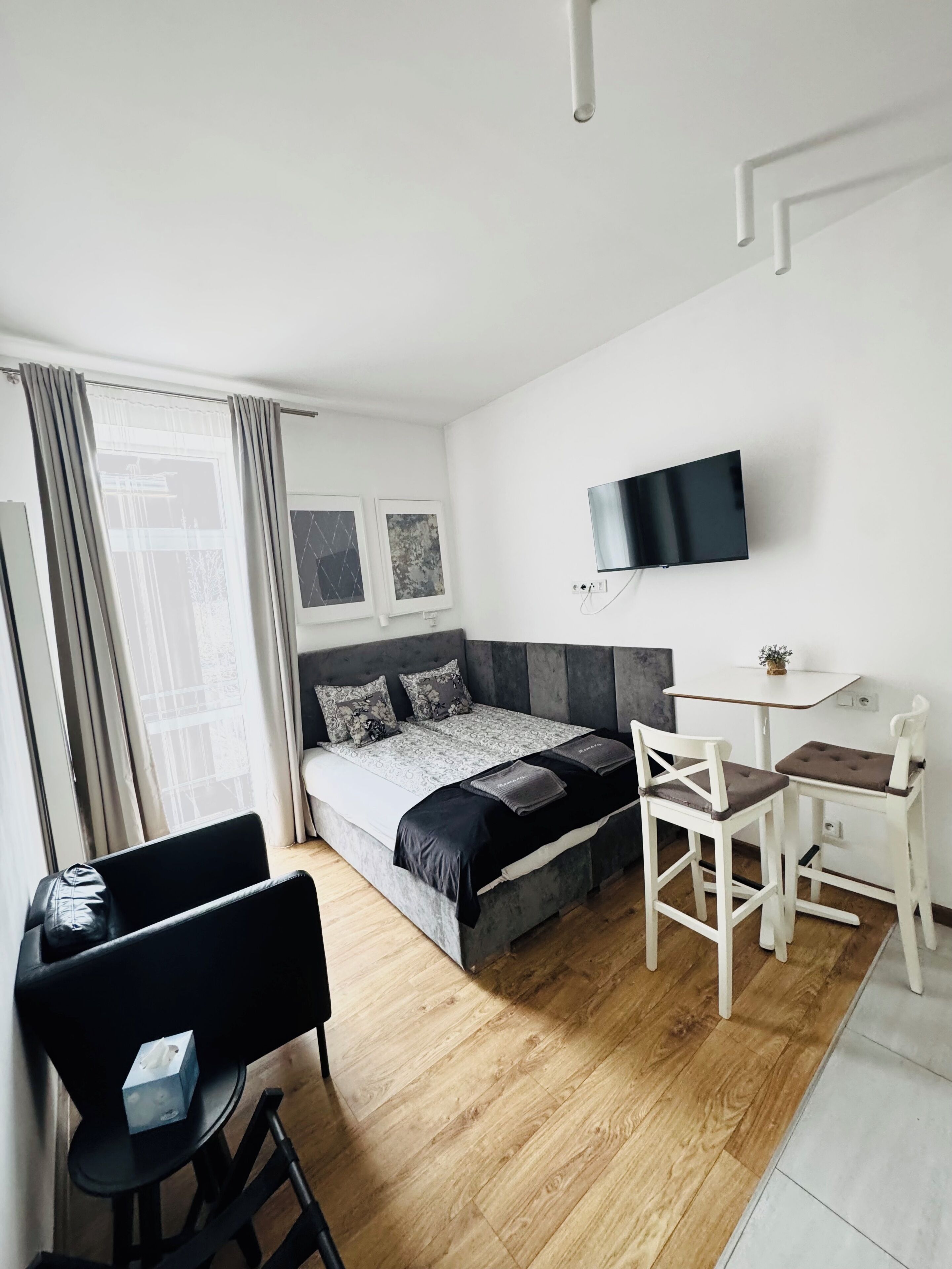 Classic-Studiosuite, Balkon, Blick auf den Innenhof | Verdunkelungsvorhänge, Bügeleisen/Bügelbrett, kostenloses WLAN