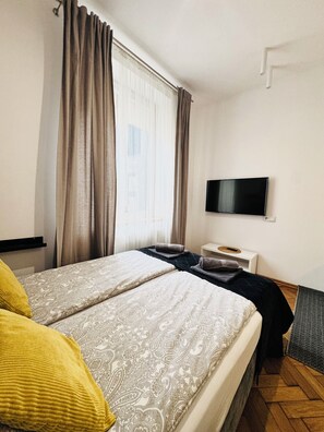 Cortinas blackout, tabla de planchar con plancha y wifi gratis 