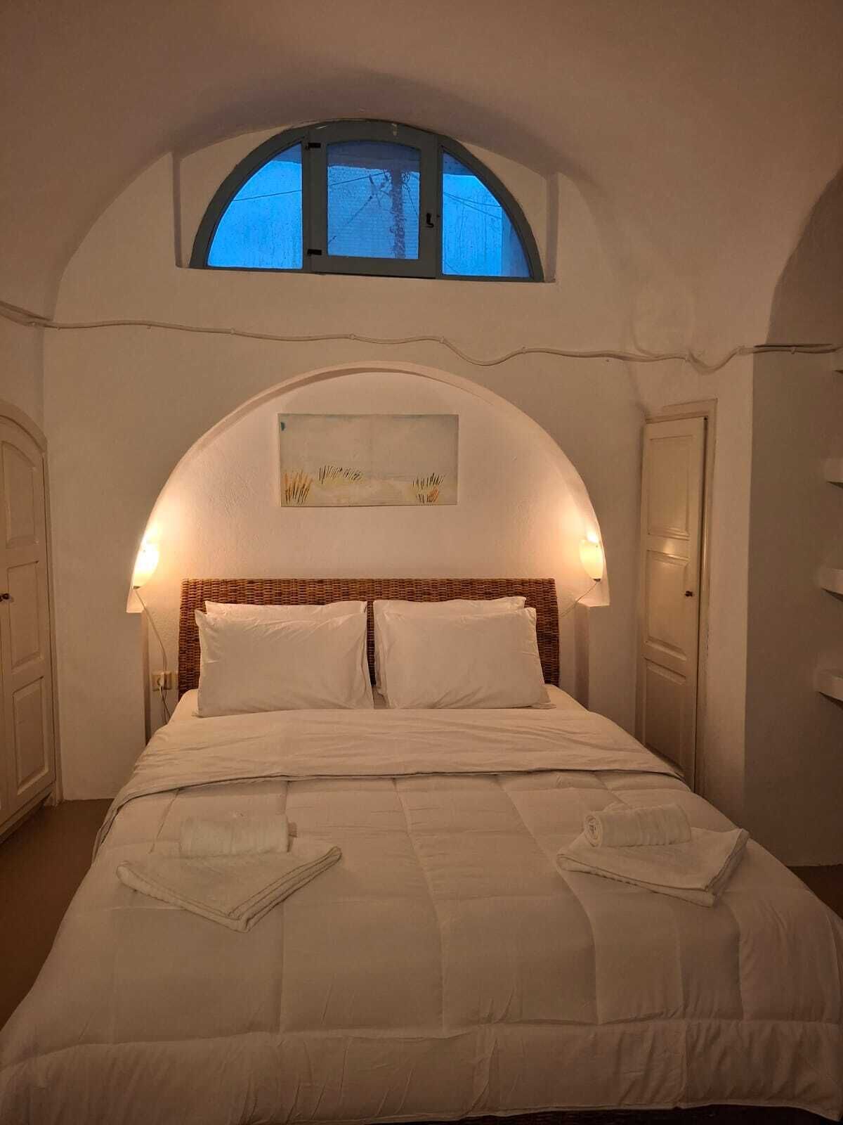 Classic Studio Suite, 1 Queen Bed, Non Smoking, Pets Allowed | Iron/ironing board, free WiFi