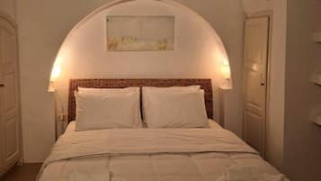 Classic Studio Suite, 1 Queen Bed, Non Smoking, Pets Allowed | Iron/ironing board, free WiFi