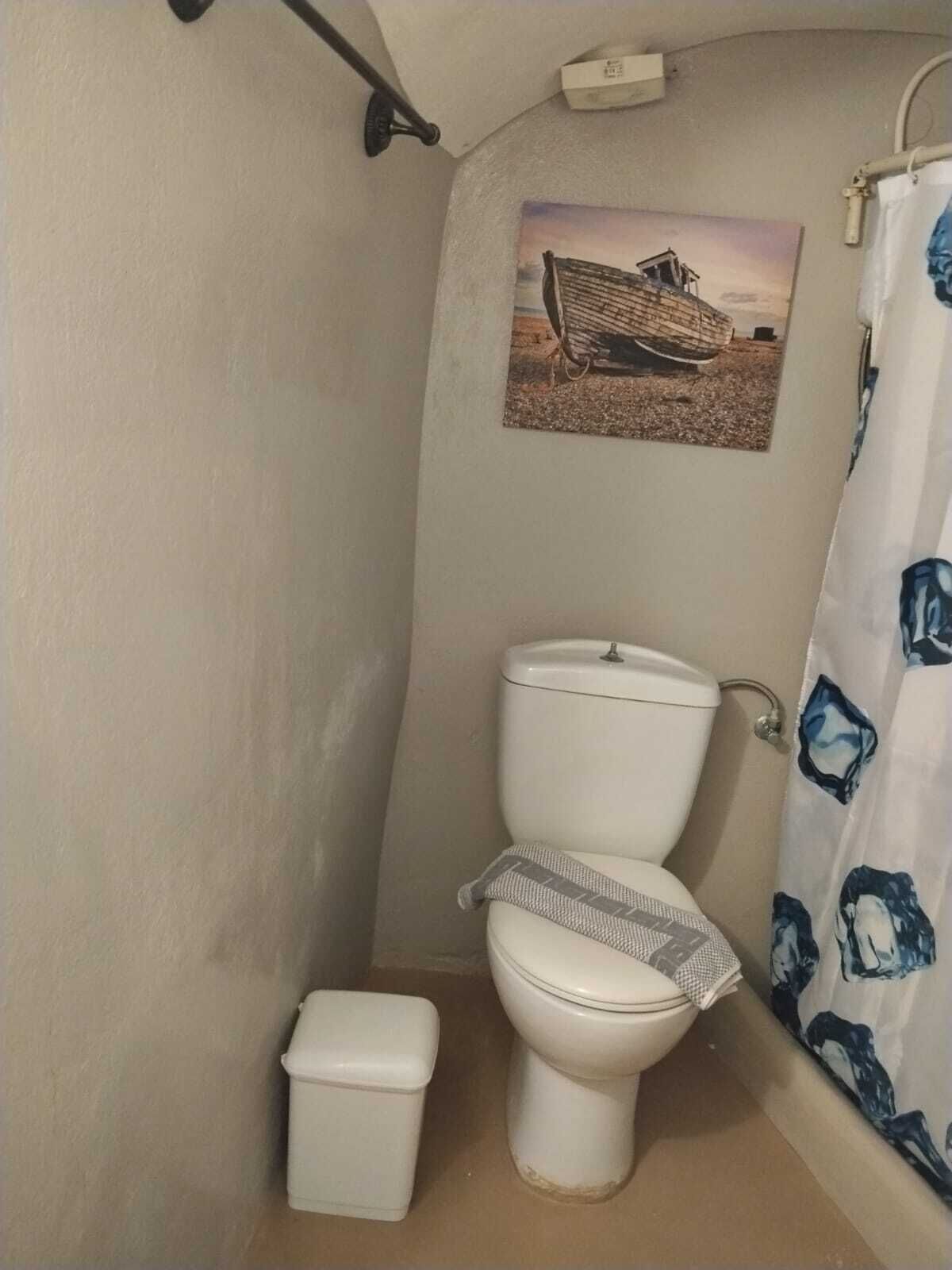 Classic Studio Suite, 1 Queen Bed, Non Smoking, Pets Allowed | Bathroom