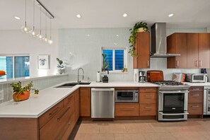 Fridge, microwave, oven, stovetop - Modern 2BR | Walk to Commercial Drive (Vancouver)