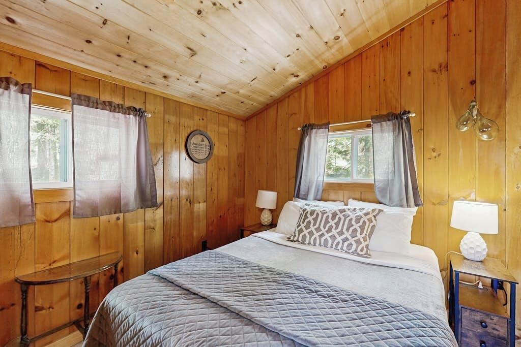 1 bedroom, bed sheets