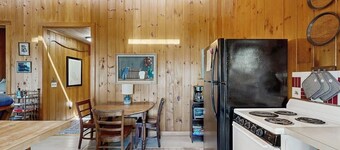 Quiet lakefront cottage with a firepit, private beach, & two kayaks