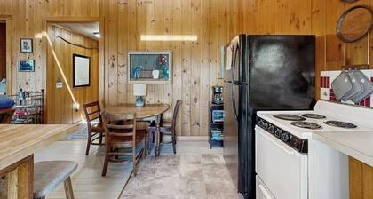 Quiet lakefront cottage with a firepit, private beach, & two kayaks