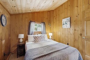 1 bedroom, bed sheets