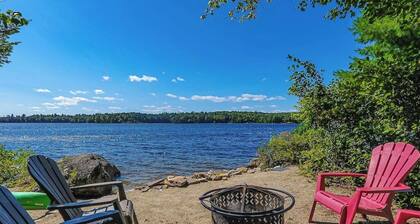 Quiet lakefront cottage with a firepit, private beach, & two kayaks