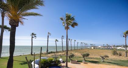 Isla Verde 6: Charming Room Steps From Chipiona