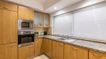 Fridge, microwave, oven, dishwasher