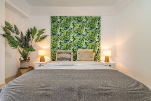 Tabla de planchar con plancha, wifi y ropa de cama 