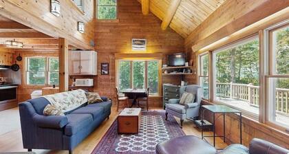 Beautiful home with WiFi, lake view, deck, & firepit - walk to beach