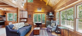 Beautiful home with WiFi, lake view, deck, & firepit - walk to beach