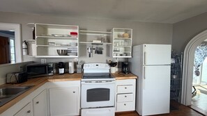 Coffee/tea maker, fridge, microwave, oven
