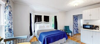 Downtown Studio w/ Full Kitchen & Shared Porch - Walk Everywhere in Town