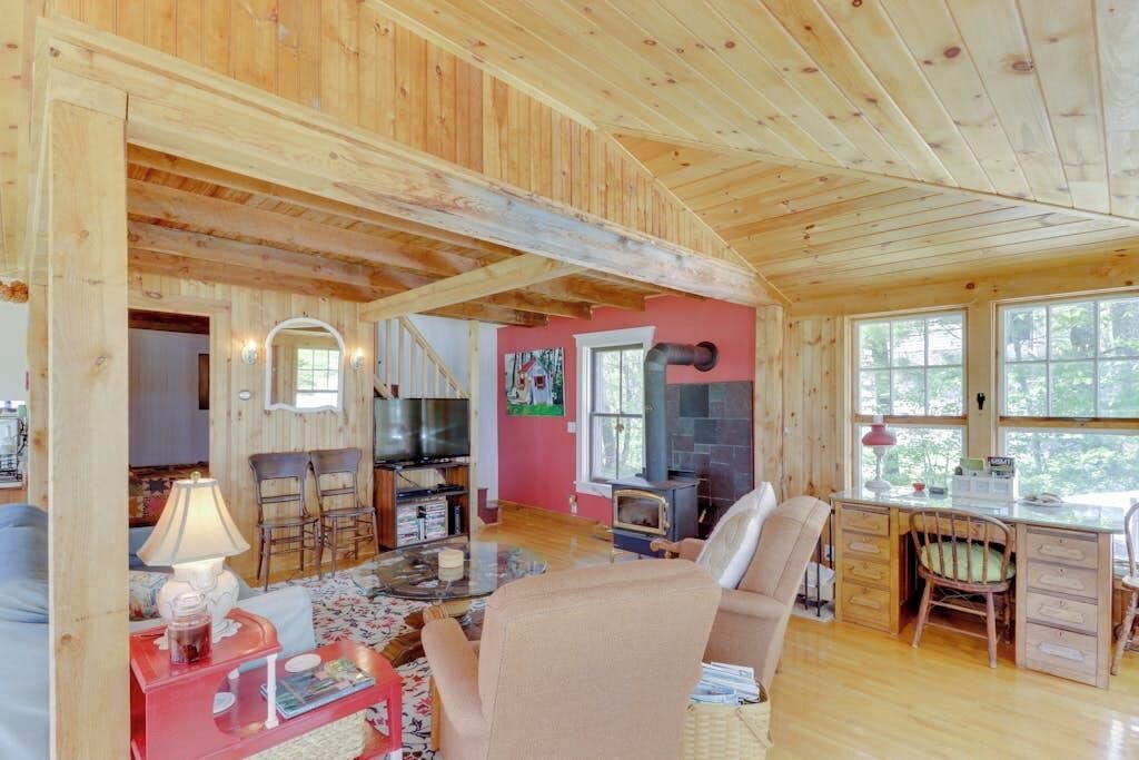 TV, DVD player, books, video library