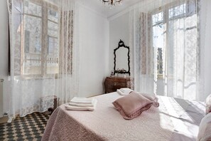 Iron/ironing board, bed sheets - Charming Apartment in the Heart of Camaiore’s Historic Center (Camaiore)