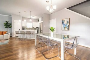 Dining - World Cup 5 BD w/Game Room 20m to Stadium Slps 12 (Houston)