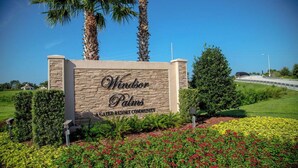 Señalización para Windsor Palms, una comunidad turística con zonas verdes.