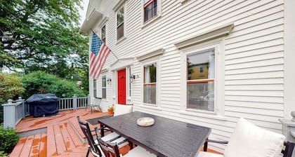 Comfy Downtown Getaway w/ Full Kitchen - Close to the Beach