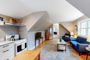 Interior - Comfortable Getaway for Two w/ Kitchenette - Right in the Heart of Downtown (Castine)