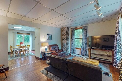 Comfortable Castine getaway w/ a full kitchen - walk to the waterfront