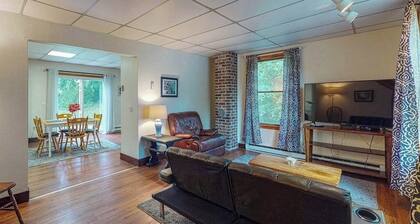 Comfortable Castine getaway w/ a full kitchen - walk to the waterfront