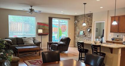 Lovely 3-bedroom handicap accessible, family friendly house in Spanish Springs