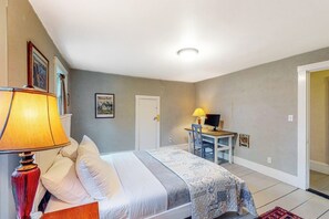 3 habitaciones, tabla de planchar con plancha y acceso a internet 