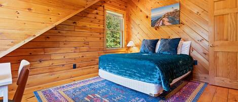 4 bedrooms, iron/ironing board, WiFi (free), bed sheets