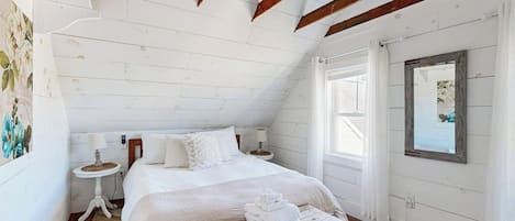 Iron/ironing board, free WiFi, bed sheets