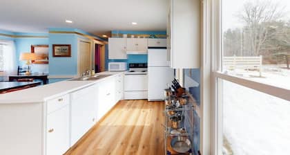 Spacious single-level duplex with fast WiFi, two full kitchens, deck, & yard