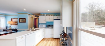 Spacious single-level duplex with fast WiFi, two full kitchens, deck, & yard