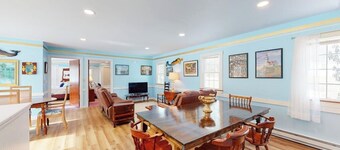 Spacious single-level duplex with fast WiFi, two full kitchens, deck, & yard