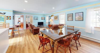 Spacious single-level duplex with fast WiFi, two full kitchens, deck, & yard