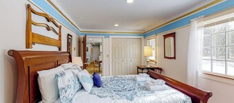 Colorful duplex home with a large yard, deck, WiFi, & ideal Midcoast location