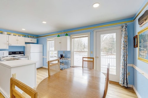 Colorful duplex home with a large yard, deck, WiFi, & ideal Midcoast location