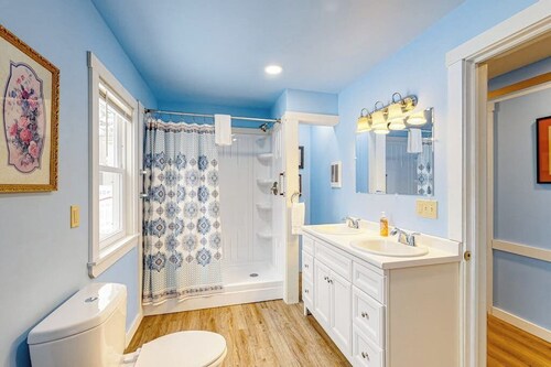 Colorful duplex home with a large yard, deck, WiFi, & ideal Midcoast location